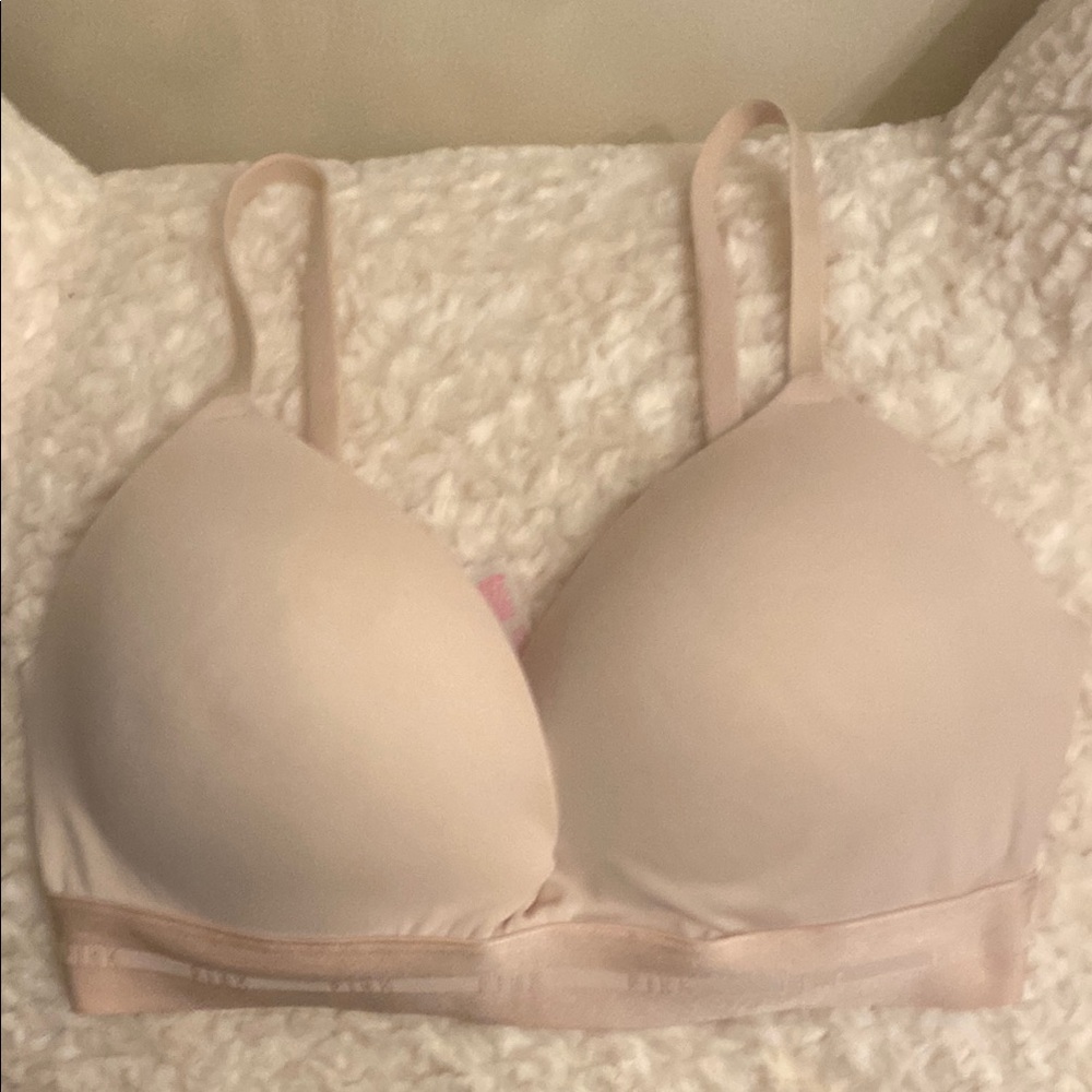 PINK Victoria's Secret Cream T-Shirt Bra with Seamless Design